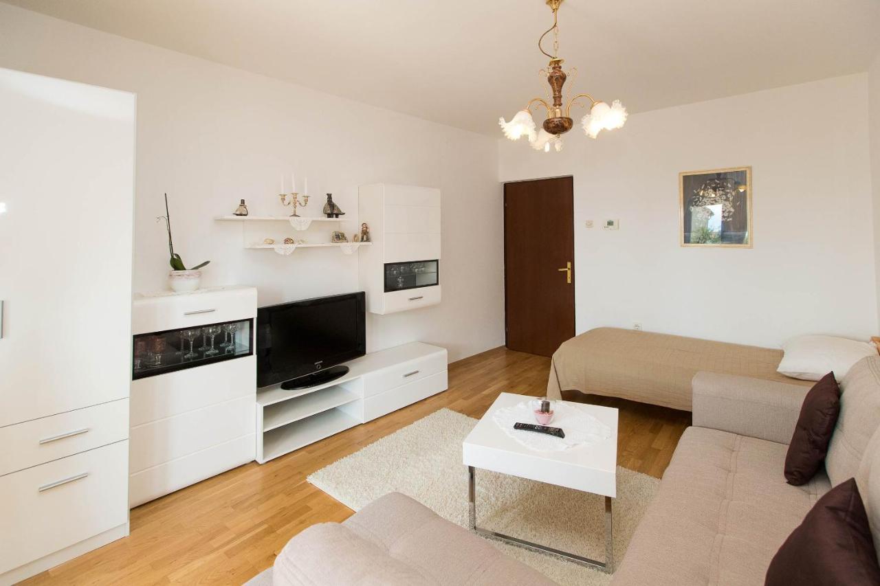 Apartmani Vera Crikvenica Bagian luar foto