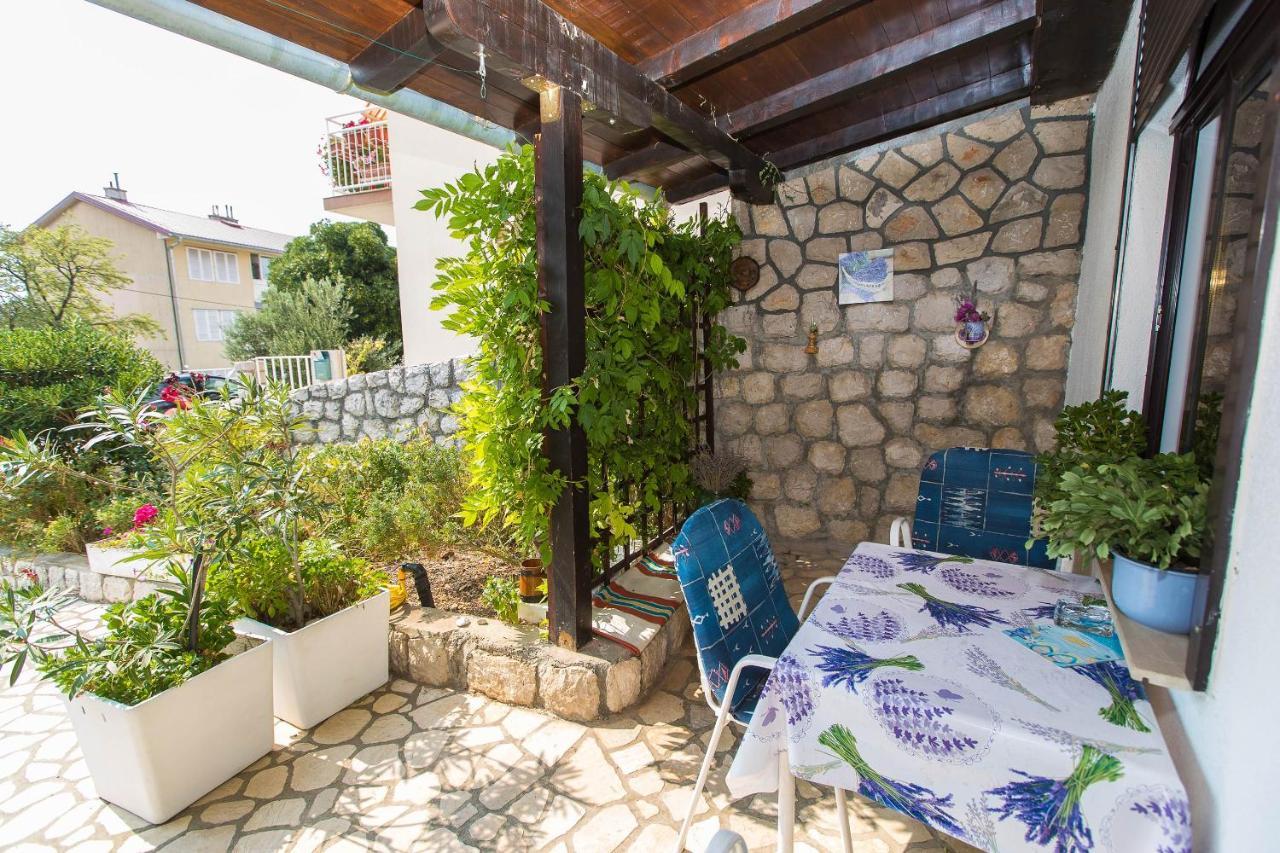Apartmani Vera Crikvenica Bagian luar foto