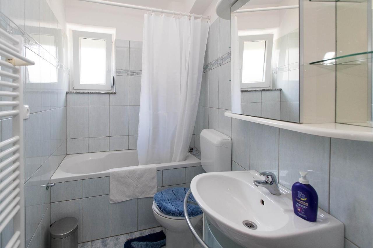 Apartmani Vera Crikvenica Bagian luar foto