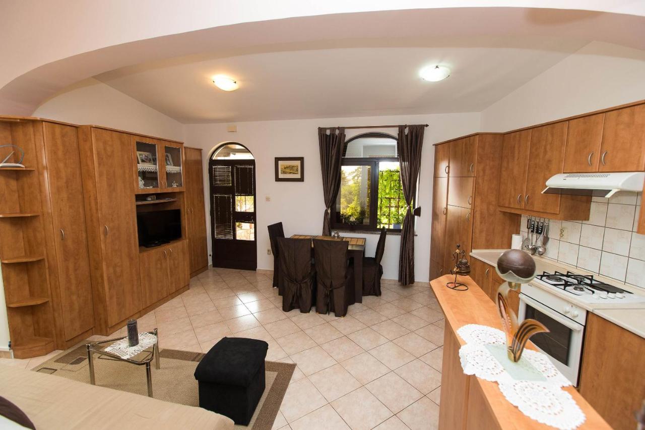 Apartmani Vera Crikvenica Bagian luar foto