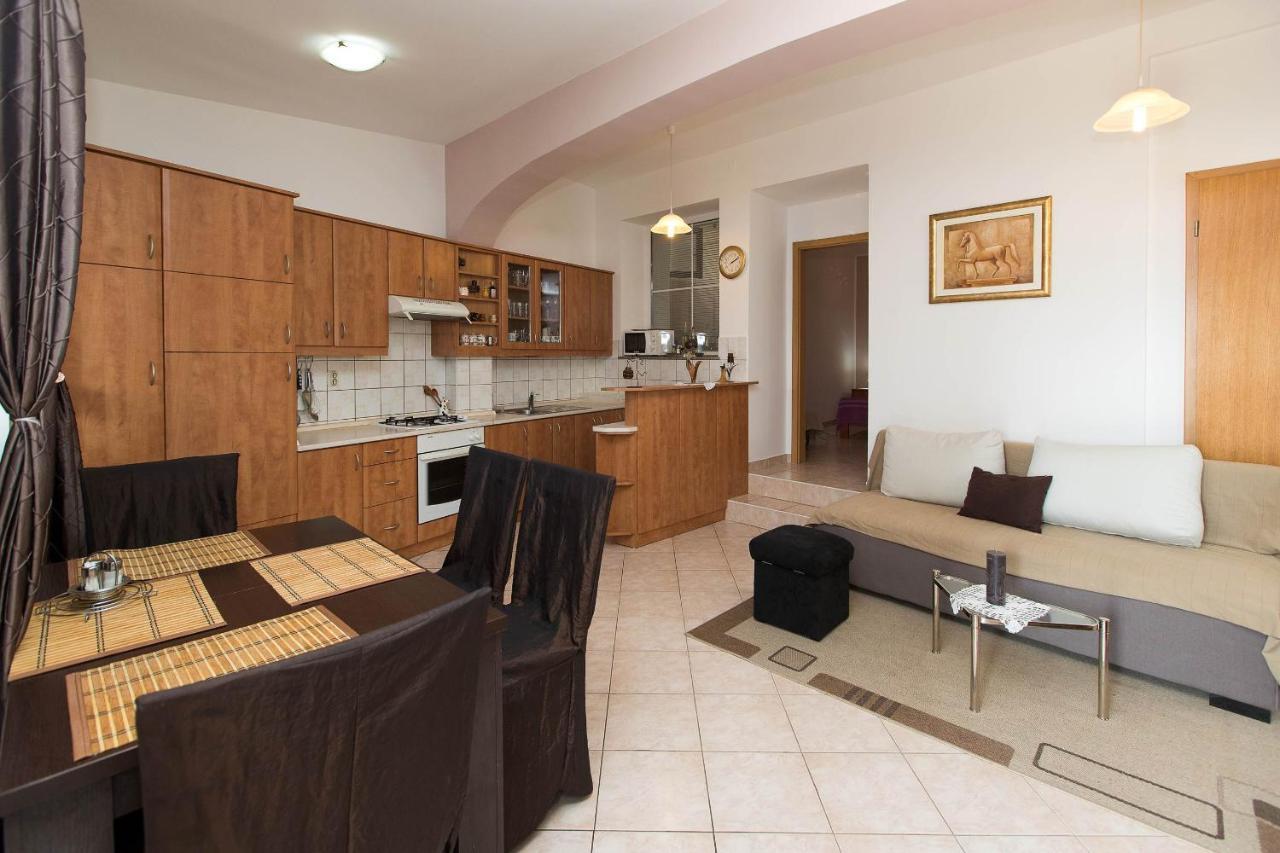 Apartmani Vera Crikvenica Bagian luar foto