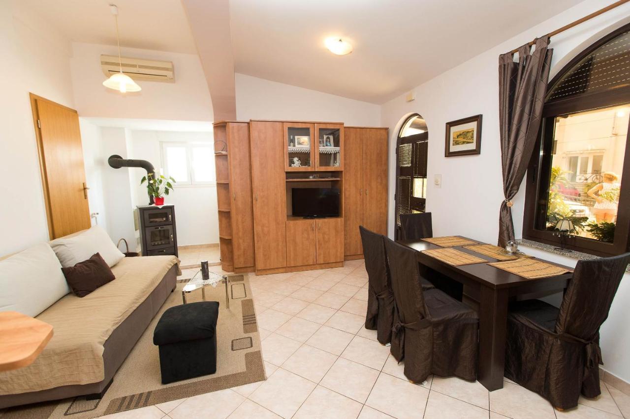 Apartmani Vera Crikvenica Bagian luar foto